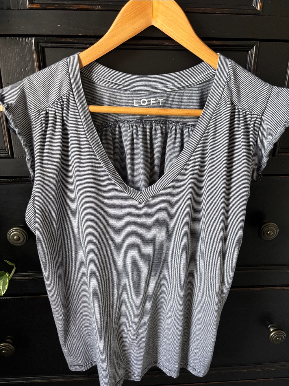 LOFT size L Navy/White Striped Flutter Sleeve V-neck Top, 100% Cotton